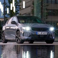 Ni te estás haciendo mayor ni son imaginaciones tuyas. Las luces LED de los coches modernos son tan potentes que lo normal es que deslumbren a los conductores