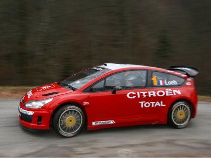 Citroën planta cara a la FIA