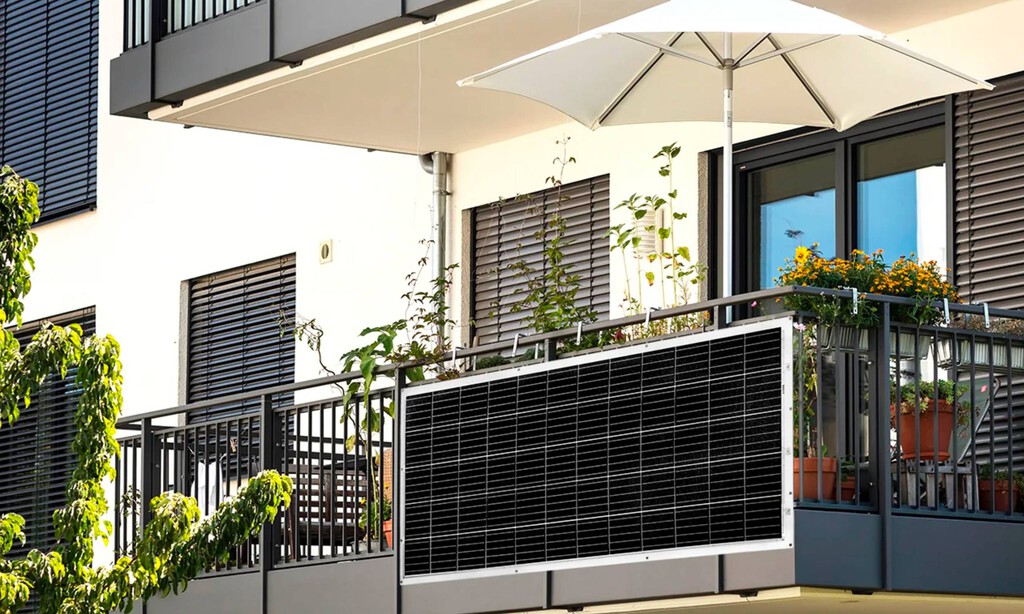Adiós a facturas de la luz desorbitadas: este panel solar de Leroy Merlin es perfecto para tu terraza o balcón 