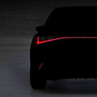 El nuevo Lexus IS se deja ver entre las sombras antes de su presentación el 9 de junio
