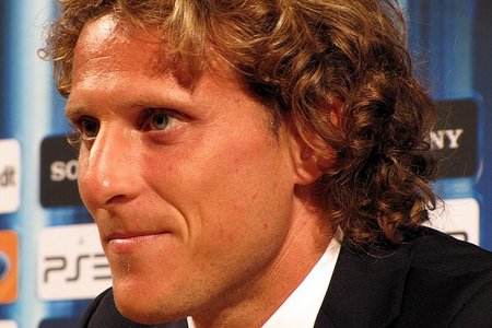 Diego Forlán: a rey muerto, rey puesto (en este caso reina)