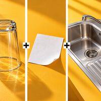 Dejar un vaso con un papel en el fregadero es lo mejor que me dijo el fontanero: para qué sirve y por qué muchos lo recomiendan
