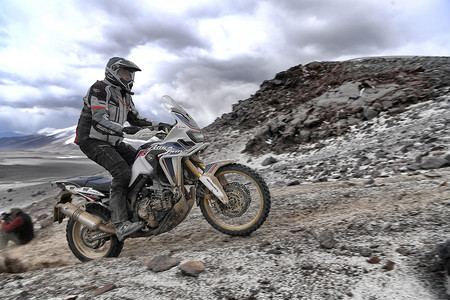 5.965 metros de altitud que siguen aumentando la leyenda de la Honda Africa Twin