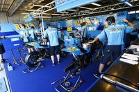 Cómo recoge el equipo Rizla Suzuki su box tras una carrera