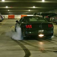 Con esta persecución brillante el Ford Mustang Bullitt le rinde homenaje a su abuelo