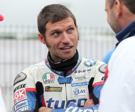 Terrible caída de Guy Martin en el Dundrod 150, ¡y ya quiere volver!