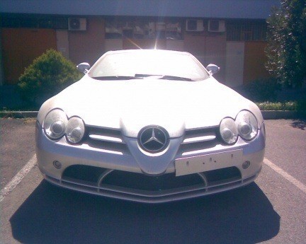 La historia del Mercedes SLR McLaren abandonado en Granada