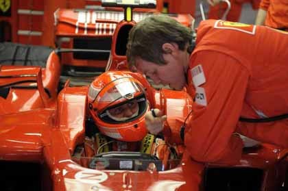 Schumacher probará en Montmeló pensando en 2009