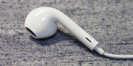 Aparecen en la red las imágenes de unos supuestos EarPods con conexión Lightning