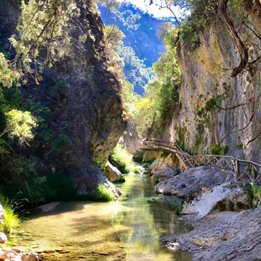 La ruta de Jaén por pasarelas de madera que recorre uno de los desfiladeros más bellos de España