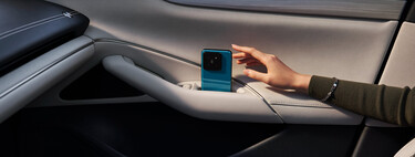 Gracias, Xiaomi: han inventado la solución para no marearte en el coche cuando vas mirando el móvil 