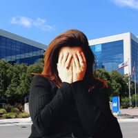 La caída en desgracia de Intel: anuncia despidos, ya no invertirá en Europa y todo por llegar tarde a la IA y a la revolución móvil 