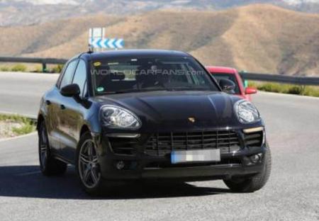 Porsche Macan captada con "poca ropa"