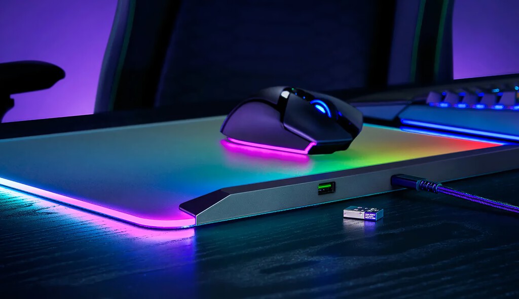 Razer Firefly V2 Pro: la última tentación gamer es esta alfombrilla completamente retroiluminada con puerto USB para ratón