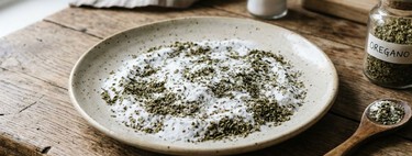 Internet afirma que mezclar bicarbonato con orégano ayuda a combatir los malos olores en casa. Esto dice la ciencia 