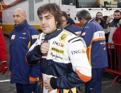 Alonso admite que le gustaría pilotar el Ferrari F2008