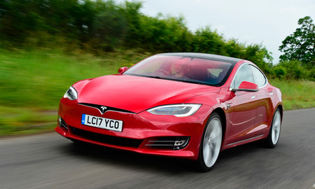 Objetivo: Porsche Taycan. Elon Musk pone al Tesla Model S camino de Nürburgring