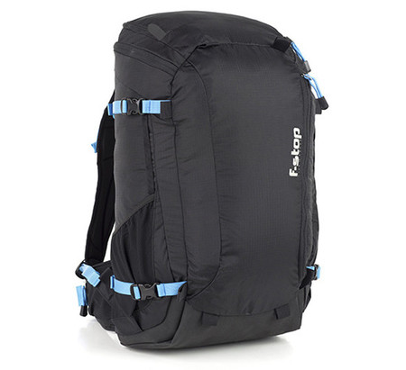 Kashmir, la mochila de aventura para material fotográfico que se adapta al cuerpo de las mujeres