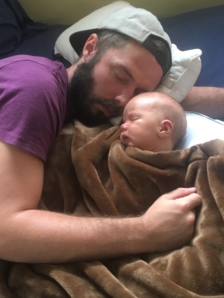 forrest durmiendo con su padre