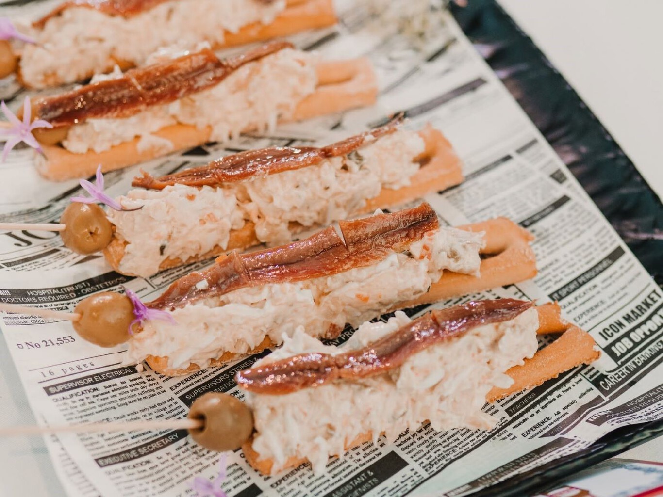 Plato de marinera murciana con ingredientes frescos