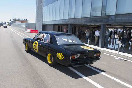 Opel Rekord C saliendo a pista