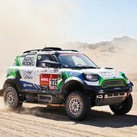 ¡Bombazo en el Dakar! El lituano Vaidotas Zala gana, Carlos Sainz remonta y Fernando Alonso cede quince minutos