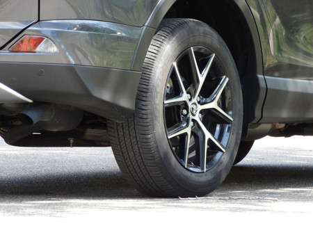 Rueda Prueba Toyota Rav4 Hybrid Detalles Exteriores