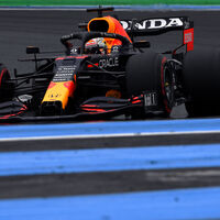 Max Verstappen da un golpe de autoridad con la pole en Francia y Carlos Sainz saldrá quinto