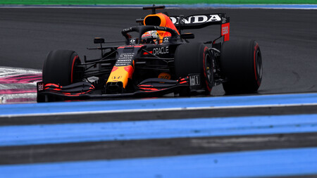 Max Verstappen da un golpe de autoridad con la pole en Francia y Carlos Sainz saldrá quinto