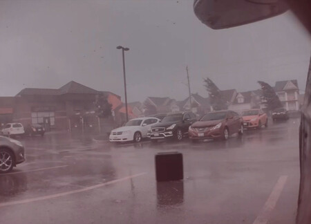 ¡En el ojo del huracán! El Modo Centinela de este Tesla Model X inmortaliza la destrucción de un tornado