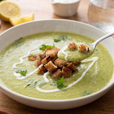 Cómo hacer crema de calabacitas con chile poblano: una receta calientita para comer durante los días fríos y nublados