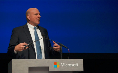 Steve Ballmer aprovecha su última reunión con los accionistas para defender su estrategia