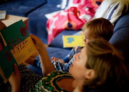 Te contamos como alimentar y proteger la rutina de leer a los niños antes de acostarse