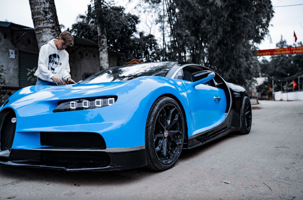 Kilómetros de celo, toneladas de barro y 365 días de trabajo. Estos vietnamitas se han hecho un Bugatti Chiron a lo barato