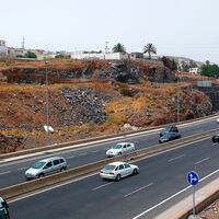 ¡Varapalo a la DGT! Coches y motos podrán seguir rebasando el límite en 20 km/h para adelantar