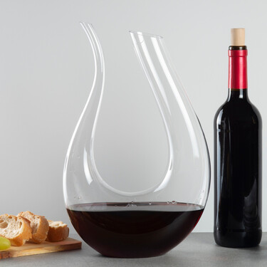 Servimos el vino como en un restaurante pijo con este decantador de diseño y en oferta