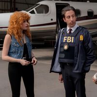 “Acción, persecuciones intensas, autos veloces y suspenso”: lo que debes esperar del final de la segunda temporada de la serie Poker Face según el actor Simon Helberg 