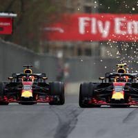 Red Bull en el ojo de la polémica. Verstappen o Ricciardo, ¿de quién es la culpa del accidente en Azerbaiyán? 