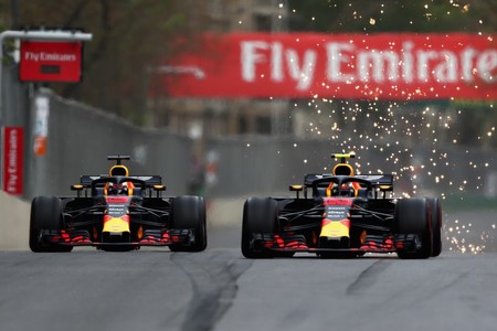 Red Bull en el ojo de la polémica. Verstappen o Ricciardo, ¿de quién es la culpa del accidente en Azerbaiyán?
