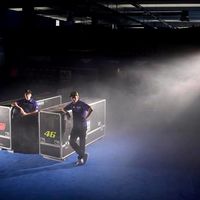 Al final lo más novedoso en la presentación del equipo Movistar Yamaha MotoGP ha sido... ¡Maverick Viñales!