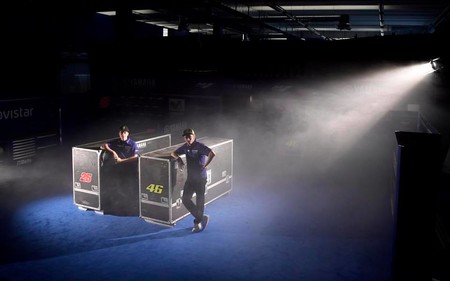 Al final lo más novedoso en la presentación del equipo Movistar Yamaha MotoGP ha sido... ¡Maverick Viñales!