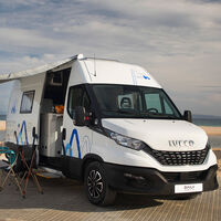La Iveco Daily se convierte en furgoneta camper con cocina, baño, salón y dormitorio hasta para cuatro