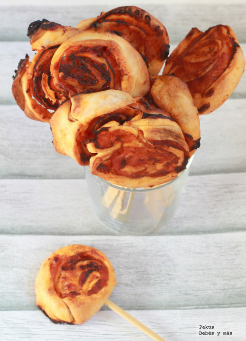 Piruletas de pizza. Receta de merienda o cena para niños