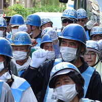Primero la semana de 4 días, ahora menos horas al día: Japón refina su reforma laboral 