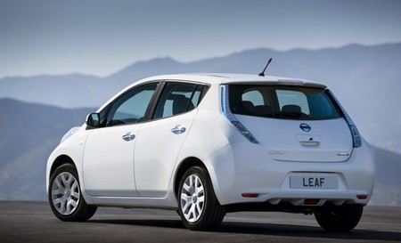 Nissan LEAF 2013 blanco 04