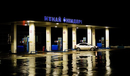 Ya hemos alcanzado el peak oil: el petróleo llega a su punto de no retorno y empieza la era dorada de los coches eléctricos