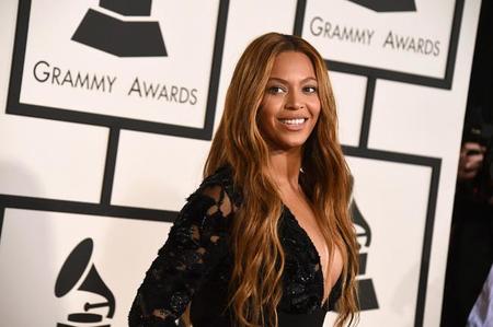 Beyoncé, Miley y otras de luto, pero monérrimas, en los Grammys 2015
