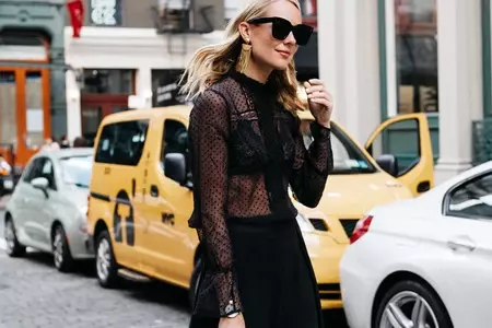 Los siete trucos para combinar una blusa transparente con los que las influencers se aseguran triunfar