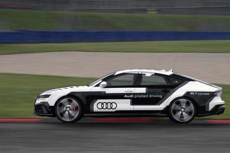 Mira el Audi RS 7 piloted driving concept corriendo sin conductor