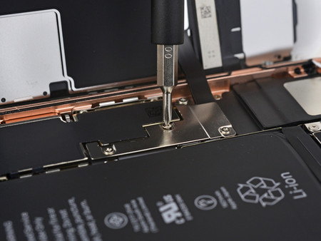 iFixit se adentra en el iPhone 8 y confirma algunas especificaciones que quedaban pendientes